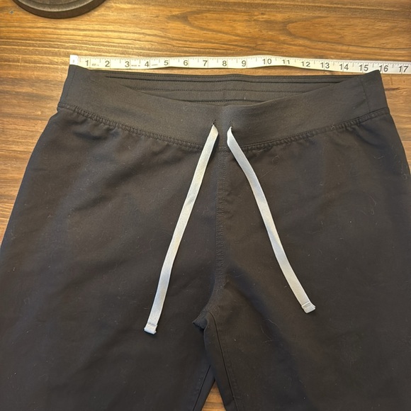 FIGS scrubs ￼ - Picture 2 of 9